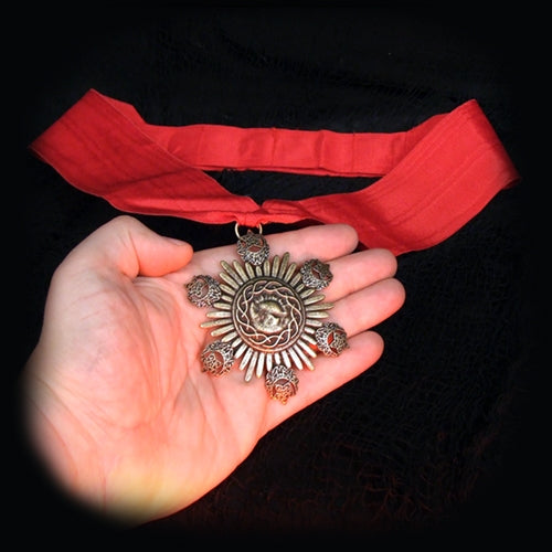 Universal Monsters | The Medallion of Dracula Limited Edition Prop Replica