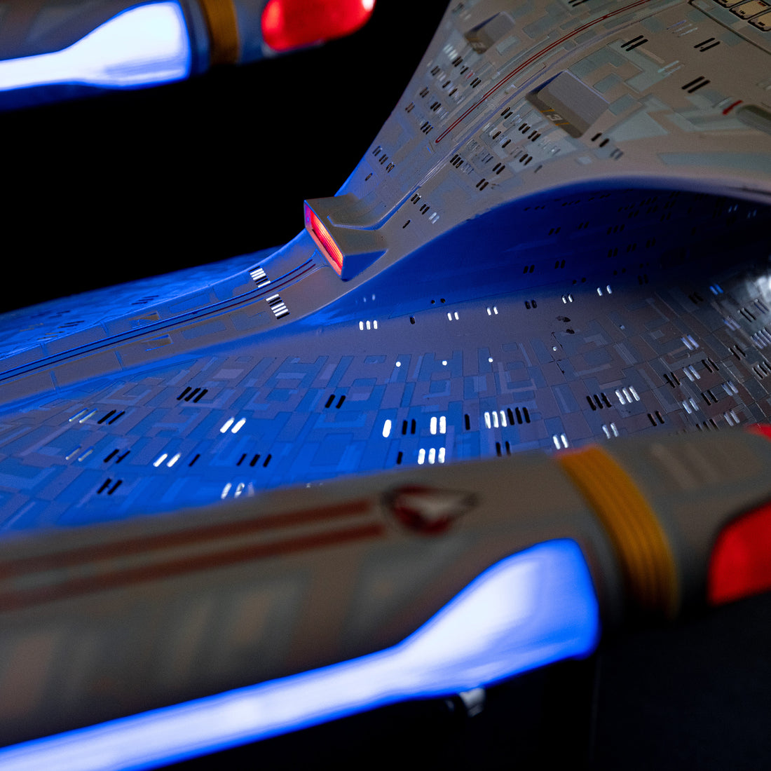 Star Trek Starship Replica  USS Enterprise NCC-1701-D Dreadnought 